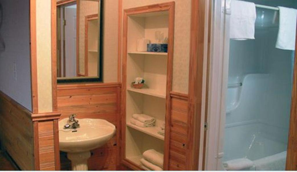 Dockside Motel St. Barbe Εξωτερικό φωτογραφία